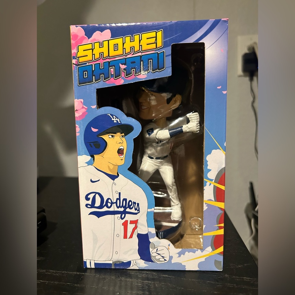 Shohei Ohtani white Jersey  LA Dodgers bobble head